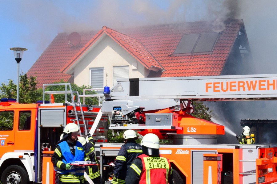 Vom Carport ist das Feuer auf das Haus in Wolfenbüttel übergegangen. 