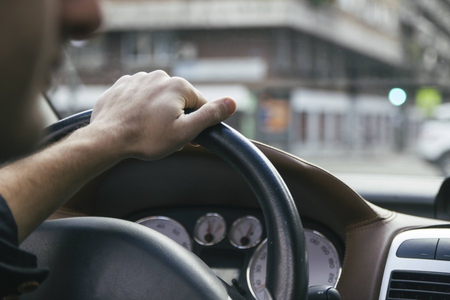 Schockierende Szenen in Schöningen! Warum beschleunigte der 16-Jährige plötzlich das Auto? (Symbolbild)