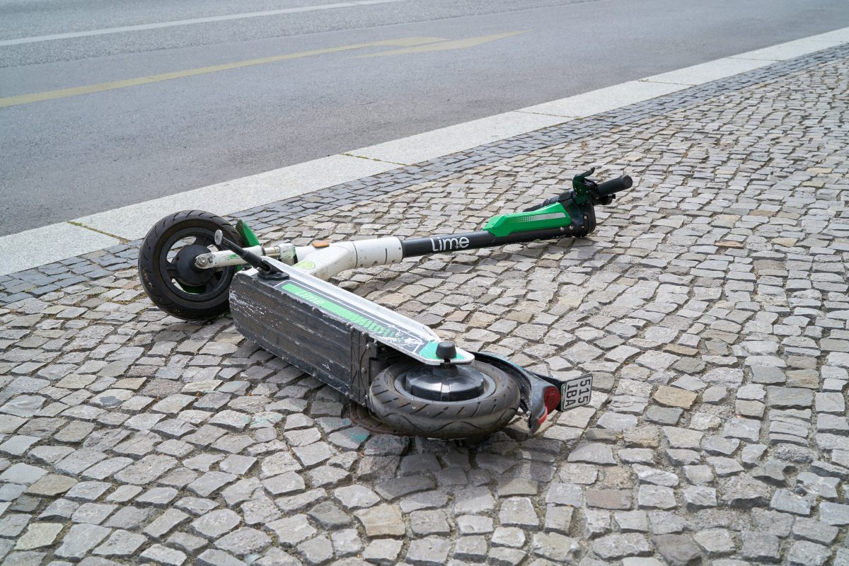 In Wolfenbüttel wurde ein Mann auf einem E-Scooter von der Polizei kontrolliert. Was dabei alles herauskommt, ist schockierend. (Symbolbild)