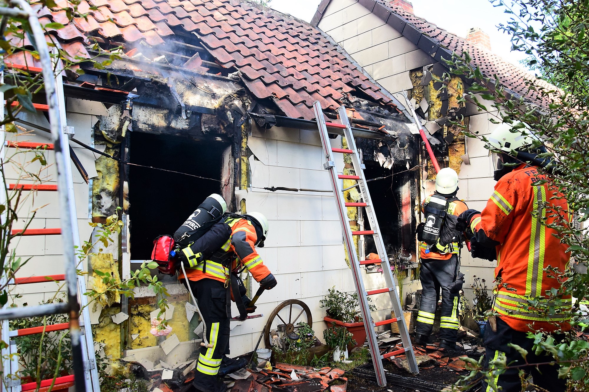Braunschweig Hilfeschreie am Morgen! Wohnhaus steht in Flammen news38.de