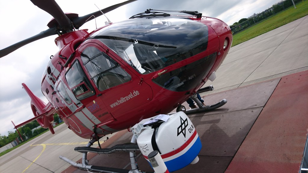 Wie schwierig ist es für einen Piloten eigentlich, einen Hubschrauber minutenlang an Ort und Stelle zu halten?