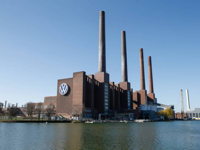 Auf eine Sache können sich Mitarbeiter bei VW in Wolfsburg im nächsten Jahr freuen! (Archivbild)