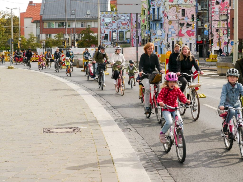 Kinder und deren Eltern wollen am Samstag in Braunschweig eine Fahrrad-Demo veranstalten.