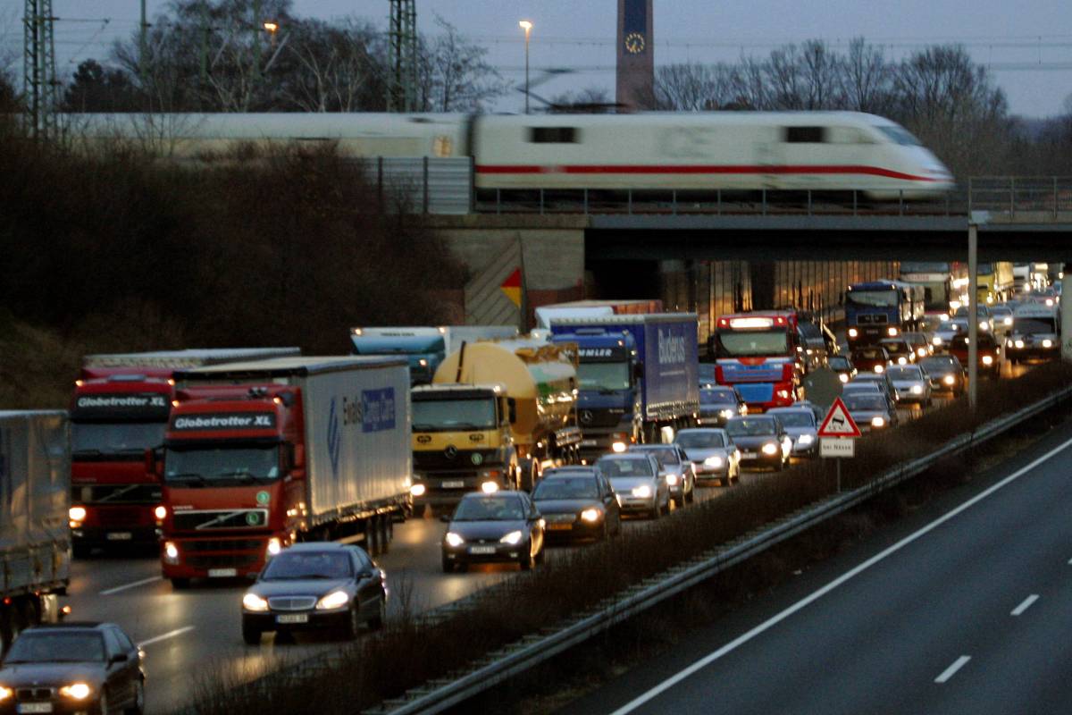 Stau auf der A2 bei Peine