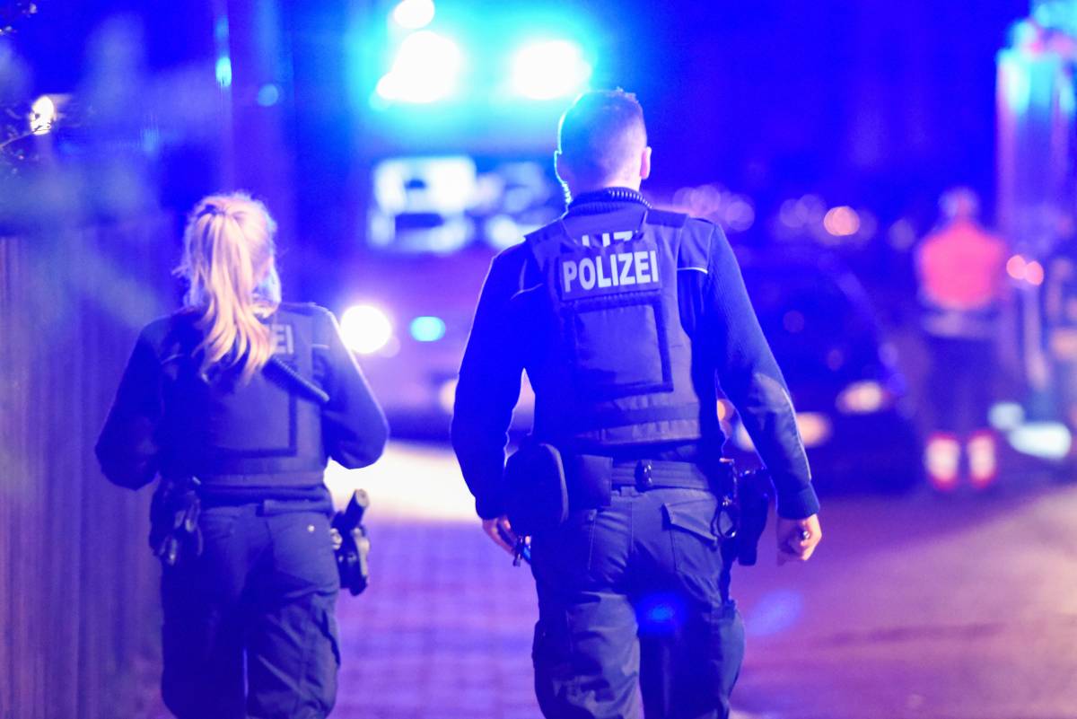 blaulicht nachts polizei helmstedt