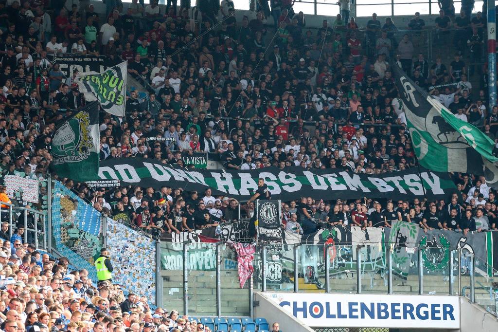 Tod Hass BTSV Eintracht Braunschweig Banner Hannover 96 Banner
