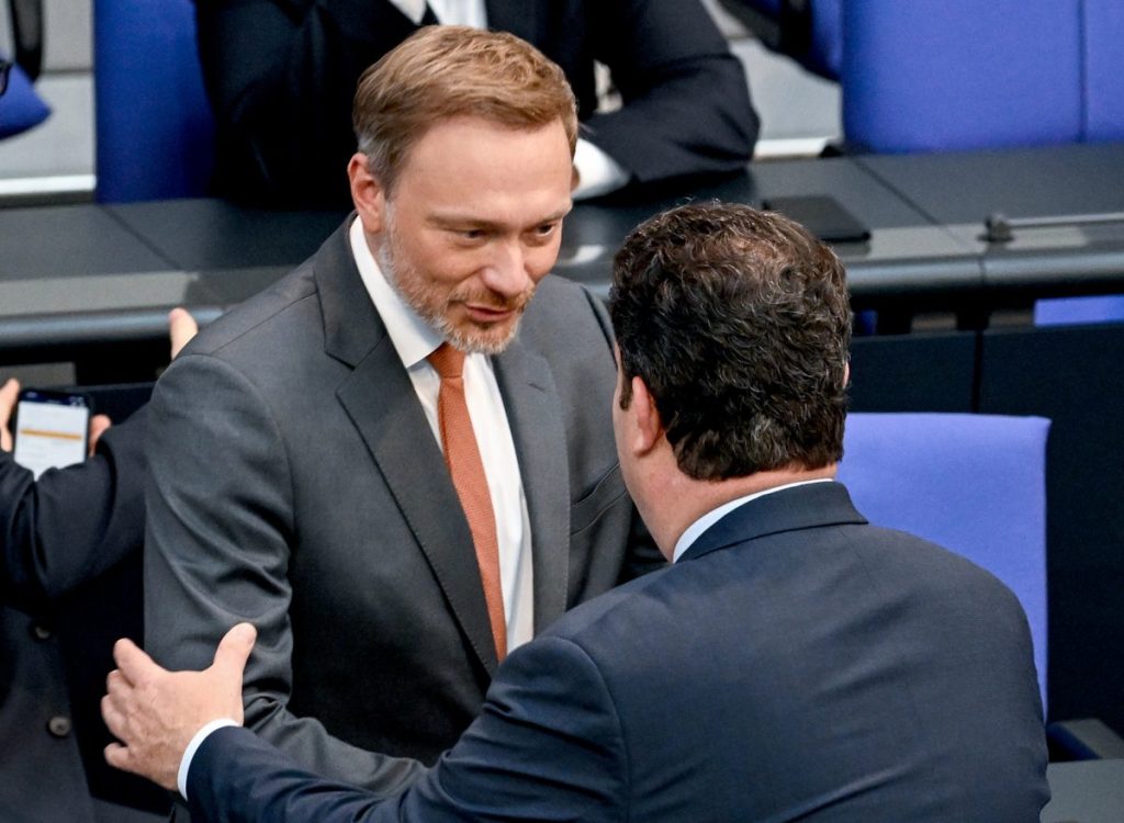Geben sich am Freitag in Braunschweig die Klinke in die Hand: Bundesfinanzminister Christian Lindner (FDP) und Bundesarbeitsminister Hubertus Heil (SPD).