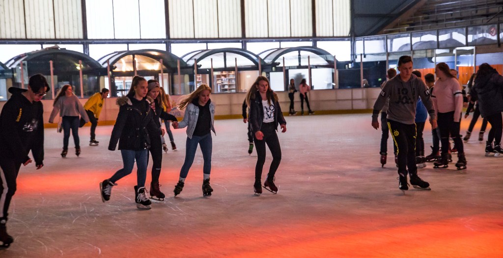 Neuerdings kannst du in der Eissporthalle am Salzgittersee in Salzgiiter wieder deine Runden drehen. 