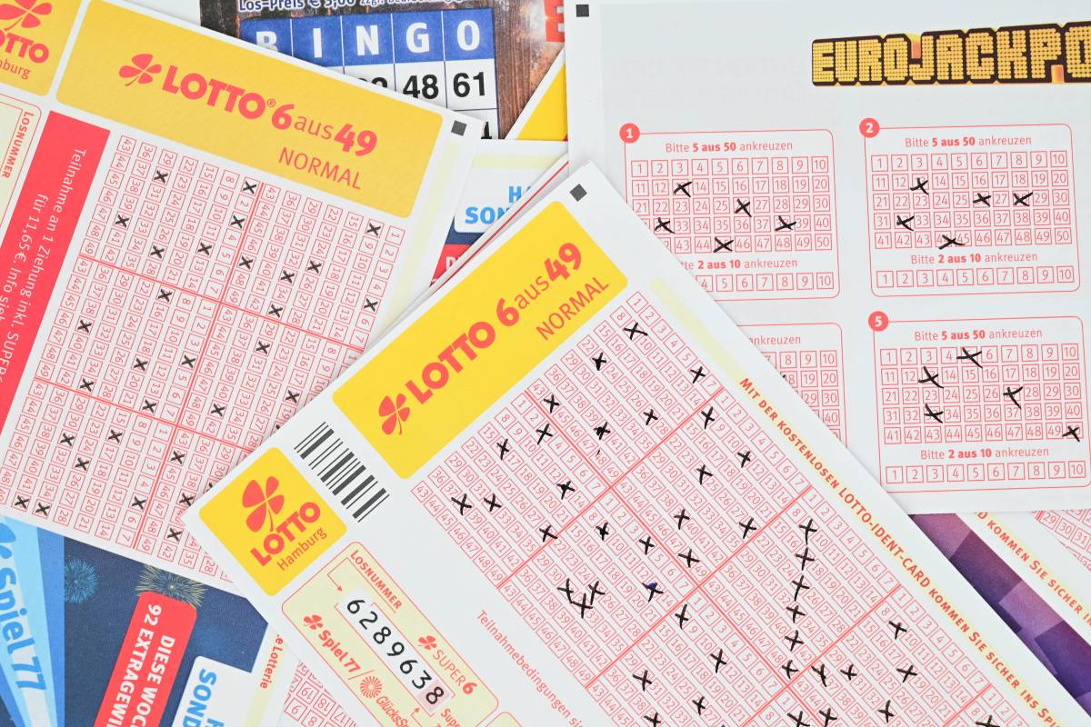 Bingo! Ein Lotto-Spieler aus Niedersachsen darf jubeln. (Symbolbild)
