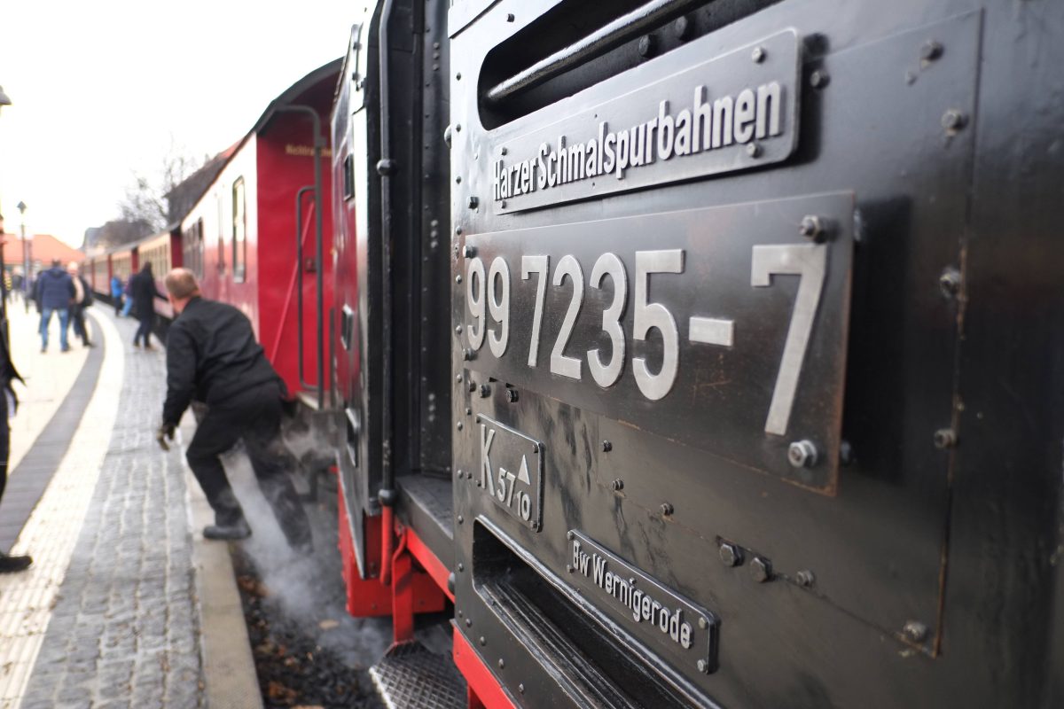 Mit der Umstellung auf den Winterfahrplan schränken die Harzer Schmalspurbahnen (HSB) ihr Angebot ab dem 7. November teilweise ein.