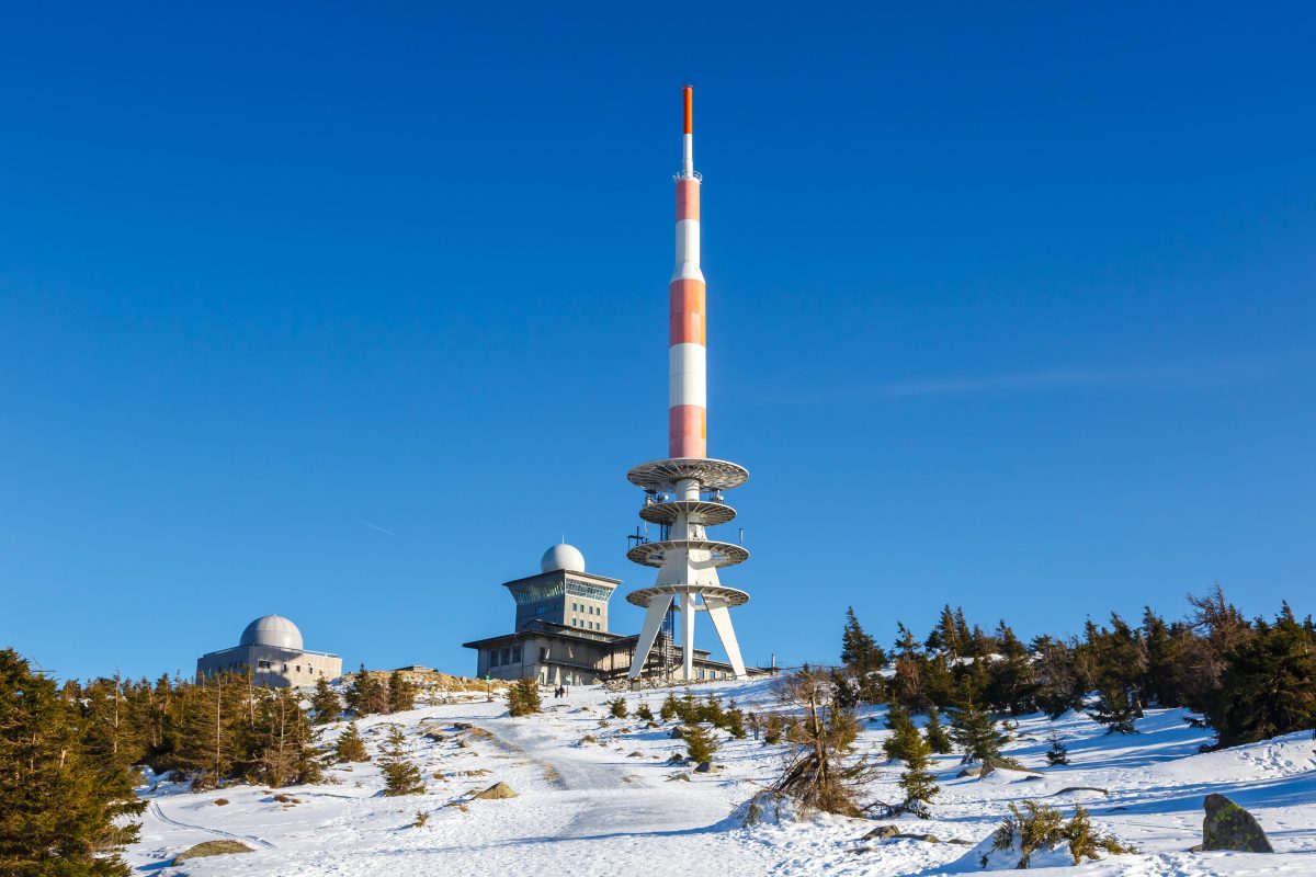 Ein Kamerateam hat sich auf den Weg zum Brocken im Harz gemacht – in spannender Mission.