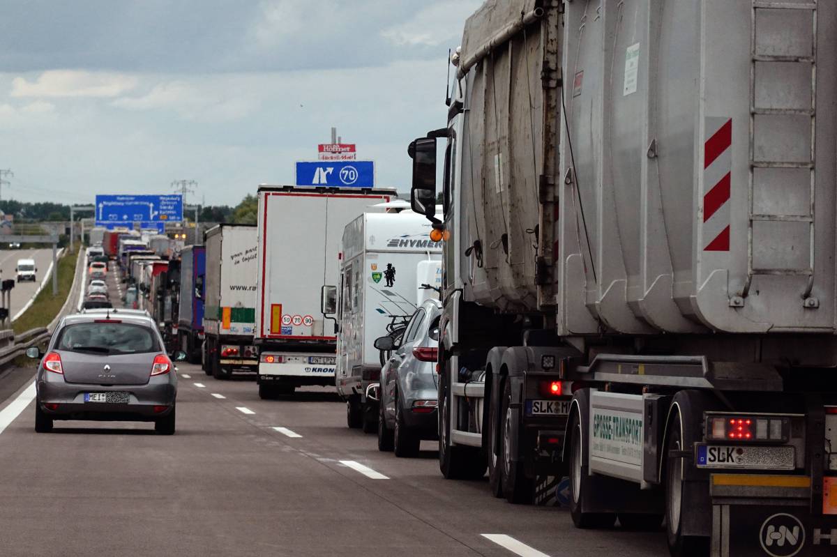 Auf der A2 in Niedersachsen kann es die nächsten Tage länger dauern! (Symbolbild)