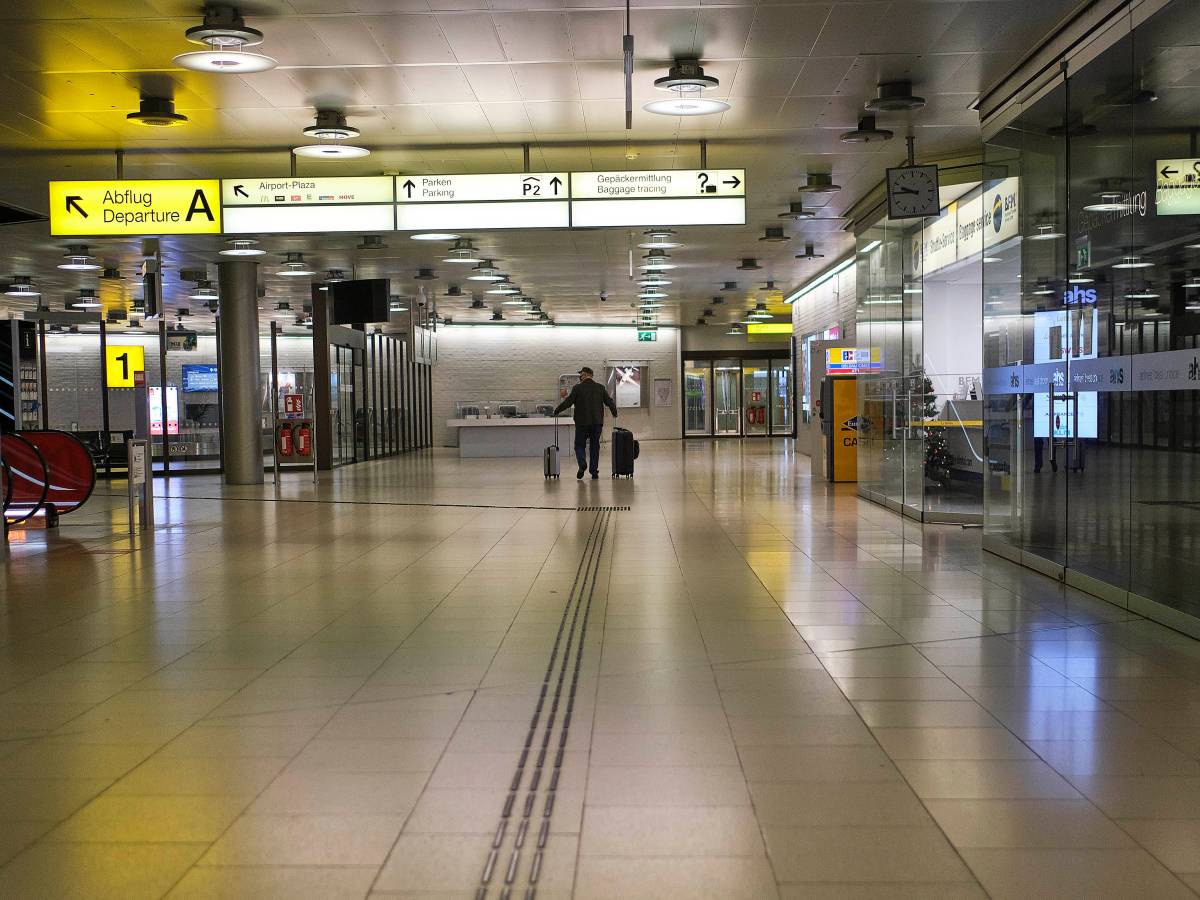 Für einen Mann endete der Flug von Hamburg nach Antalya bei einem Zwischenstopp am Flughafen Hannover. Grund dafür ist eine dreiste Aktion! (Symbolbild)