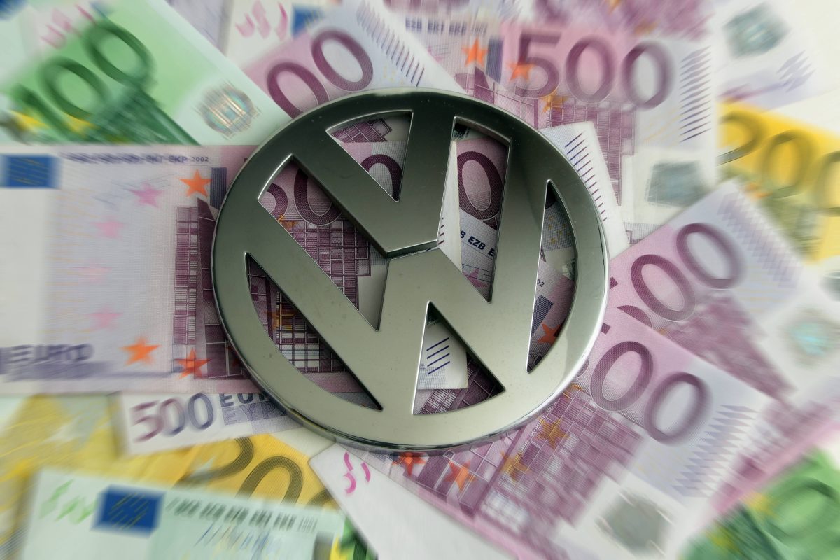 Dürfen hohe Betriebsräte so viel verdienen wie Manager? Und auf welcher Basis werden Bezüge auch anderer Beschäftigter festgelegt, die für die Belegschaftsvertretung arbeiten? Das BGH-Urteil im Fall VW dürfte einiges ins Rollen bringen - nicht nur in Wolfsburg.