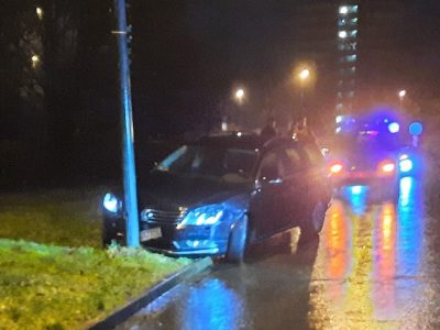 An dieser Laterne an der Frankfurter Straße in Wolfsburg endete die Fahrt schlagartig.