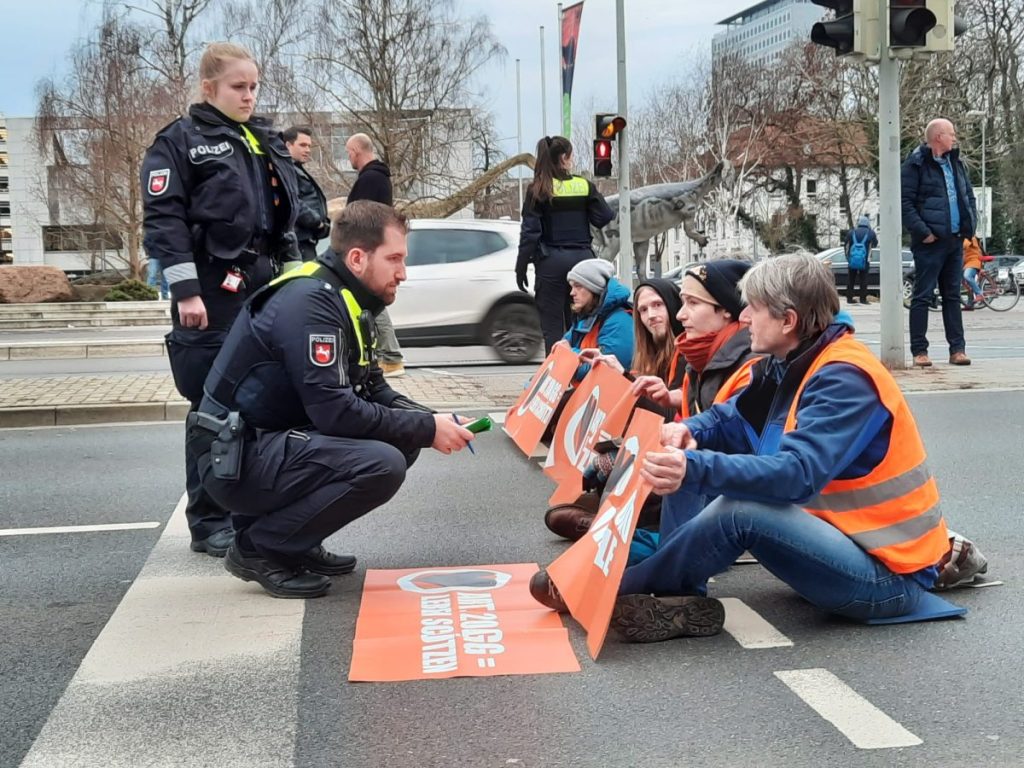 Die "Letzte Generation" hat schon mehrere Straßenblockaden in Braunschweig veranstaltet. Zuletzt auf dem Rebenring.