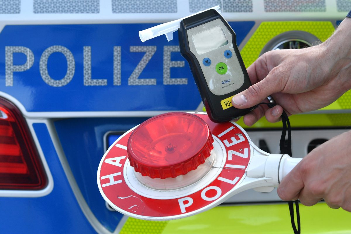 Eine Suff-Fahrerin hat sich und ihren Sohn in Helmstedt in Gefahr gebracht. (Symbolbild)