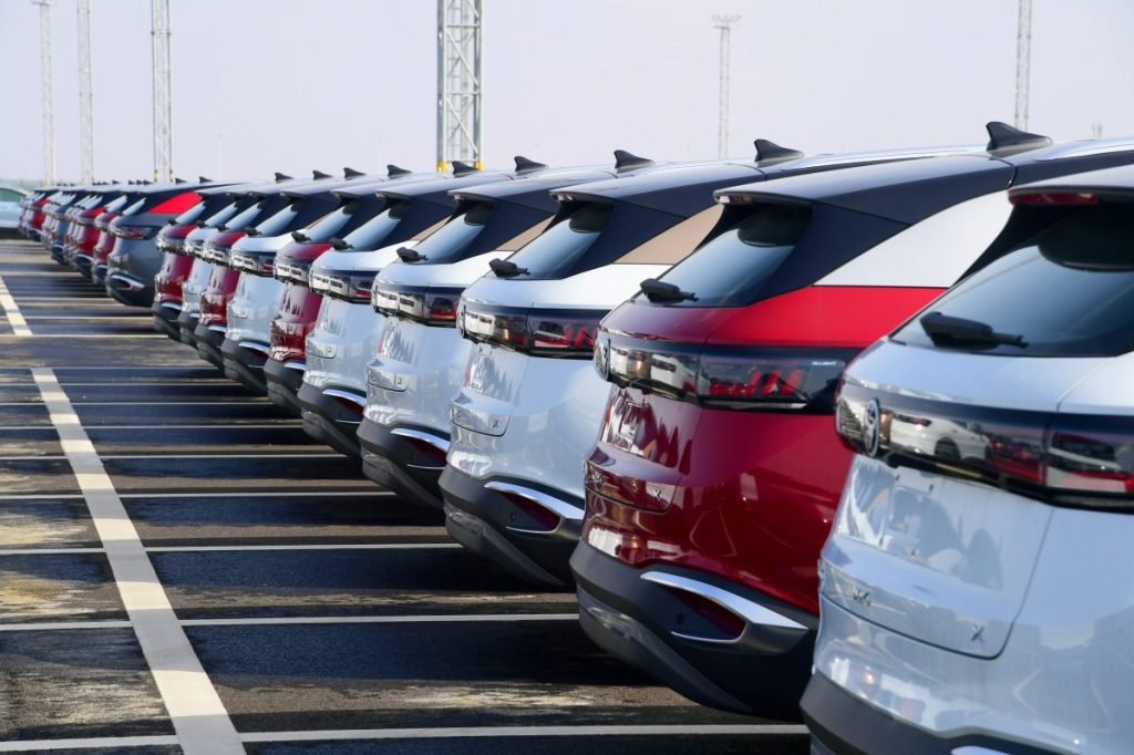 Neue VW-Modelle warten in China auf ihren Weitertransport. Die in China gebauten Autos sollen aber keinesfalls nach Russland exportiert werden.