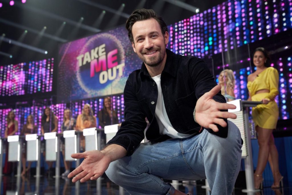 "Take Me Out"-Moderator Jan Köppen versteht nicht, warum Wolfsburger Kevin kein Date abbekommen hat. Die Verwendung des sendungsbezogenen Materials ist nur mit dem Hinweis und Verlinkung auf RTL+ gestattet.