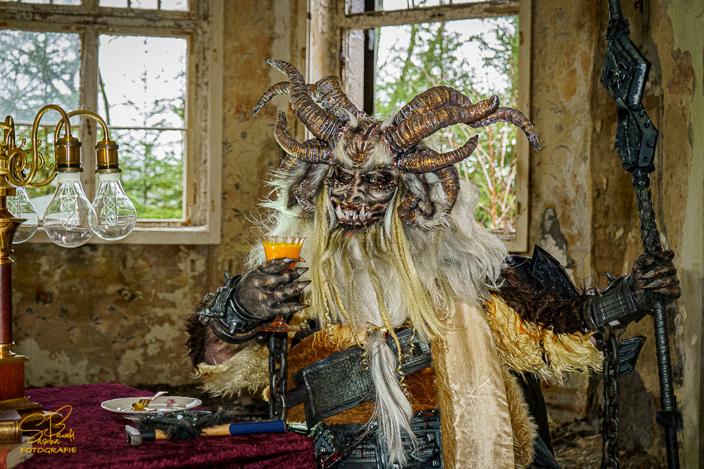 In einem "Lost Place" im Harz fand ein schaurig-schönes Dinner statt!