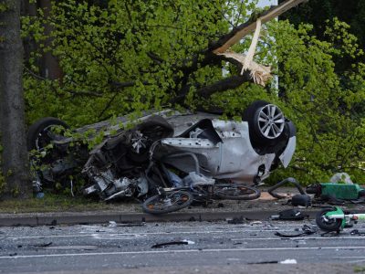 Von dem Renault blieb nicht mehr viel übrig. Eigentlich grenzt es an ein Wunder, dass bei dem Unfall in Hannover niemand gestorben ist.