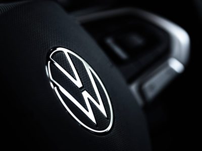 Derzeit kocht die China-Frage wieder hoch. Auch bei VW dürfte man die Geschehnisse der letzten Tage und Wochen mindestens kritisch sehen.