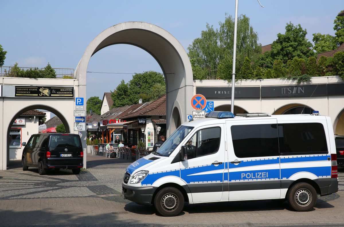 Nach einer Messerattacke im Kaufhof in Wolfsburg sucht die Polizei jetzt mit Fotos nach Zeugen und Tatverdächtigen! (Archivbild)