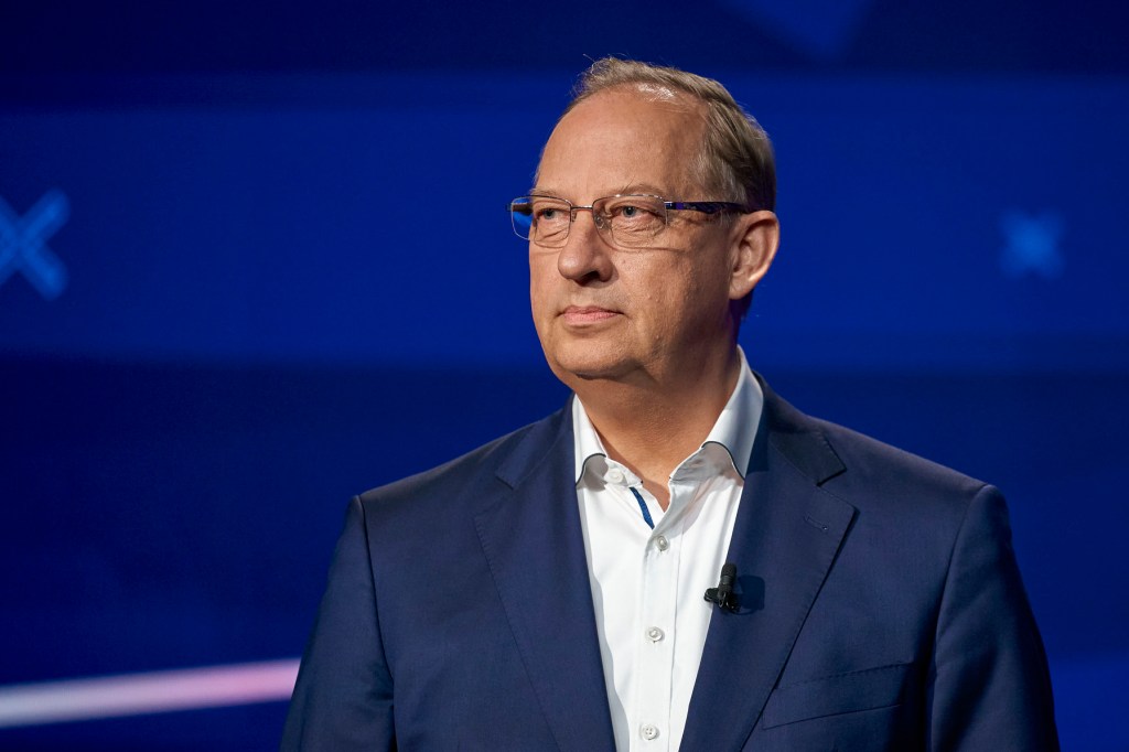 Volkswagens Softwaretochter Cariad hat bislang konstant enttäuscht. CEO Dirk Hilgenberg soll jetzt angeblich gehen müssen – aber nicht nur er.