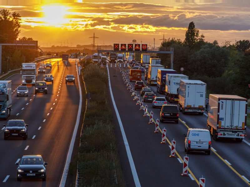 A2 in Niedersachsen: Stau-Alarm zu Pfingsten! Wann du die Autobahn meiden solltest