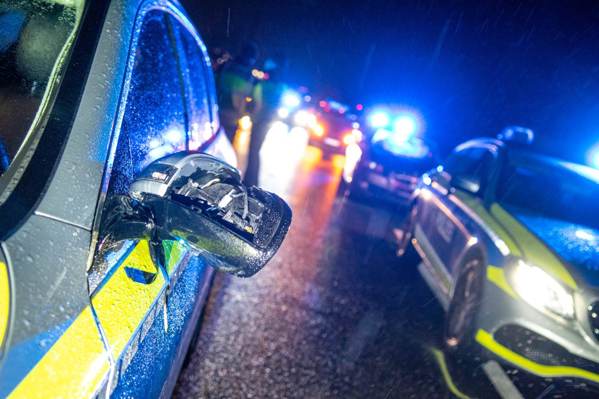 Gleich zwei BMW-Fahrer haben die Polizei auf der A2 bei Helmstedt beschäftigt. Für beide Fahrer ging das Ganze nicht gut aus...