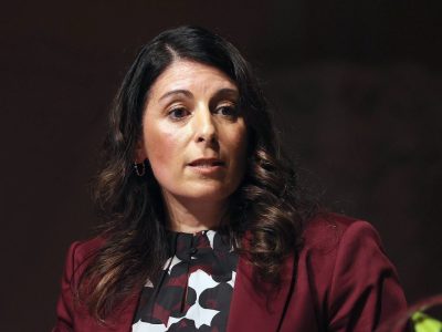 VW-Betriebsratschefin Daniela Cavallo warnt angesichts hoher Strompreise vor Stellenkürzungen in Deutschland.