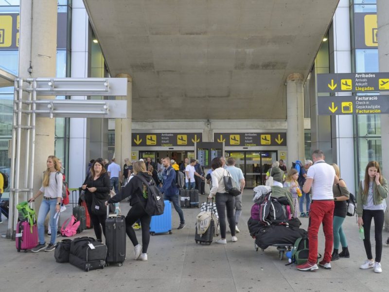 Urlaub auf Mallorca: Gefahr für Touristen droht schon am Flughafen – dramatischer Vorfall!