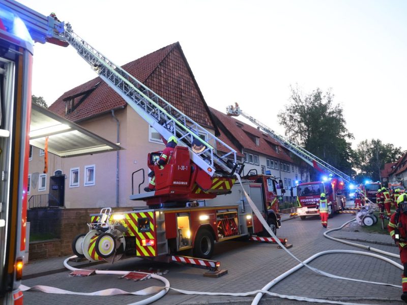 Salzgitter: Feuer ausgebrochen – Einsatzkräfte evakuieren mehrere Gebäude