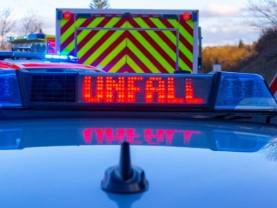Schwerer Unfall auf der A36 bei Wolfenbüttel: Zwei Menschen verletzten sich schwer – der Schaden ist immens.