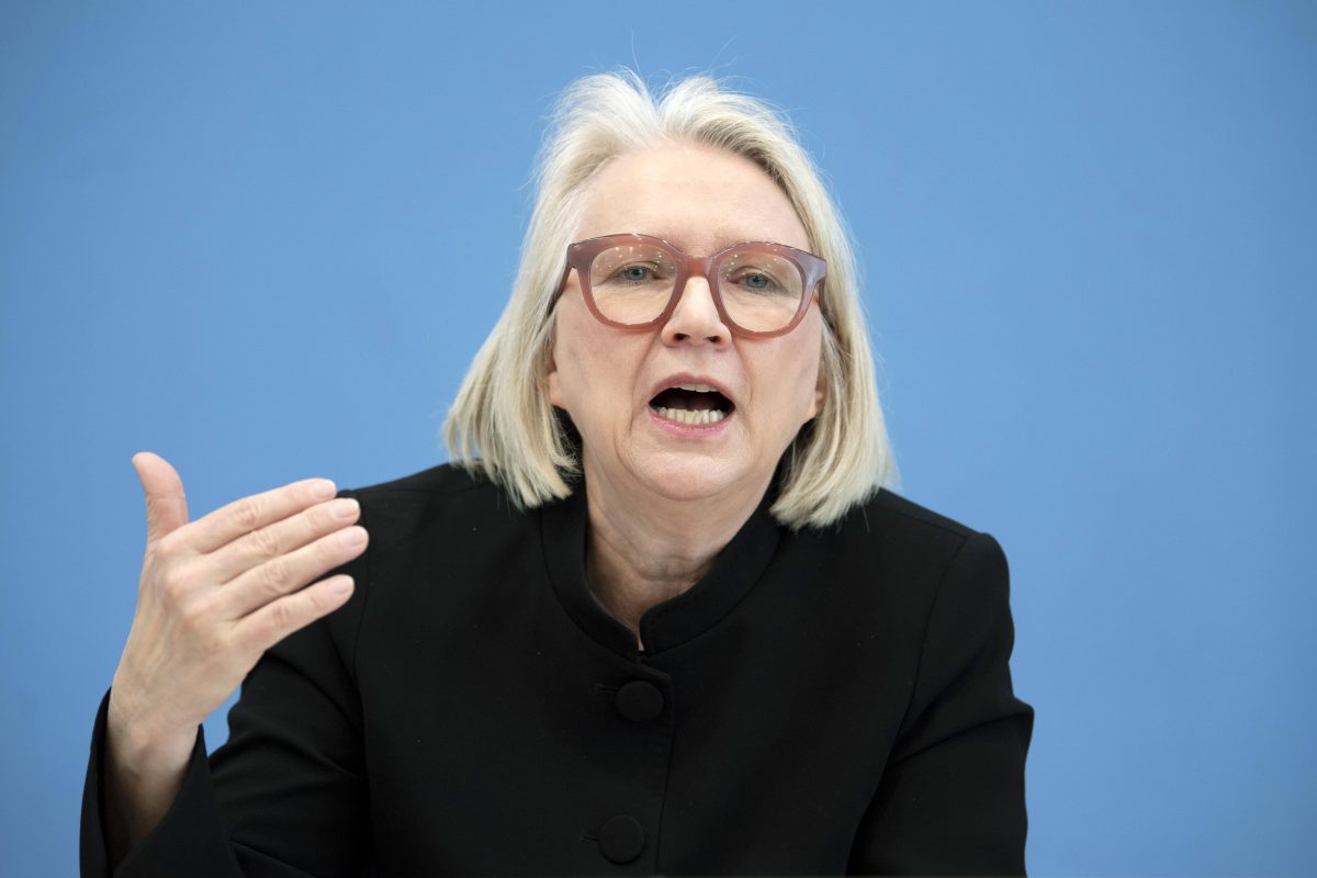 Der demographische Wandel wird für das deutsche Rentensystem zum Problem. Monika Schnitzer fordert deshalb an mehreren Stellschrauben zu drehen.