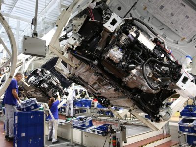 Mitarbeiter im VW-Werk in Wolfsburg