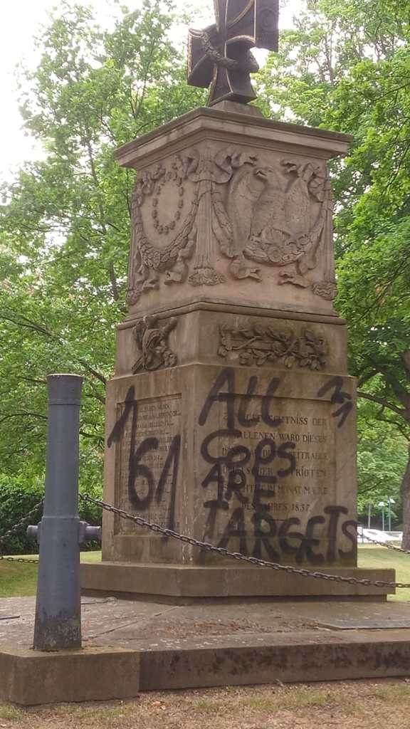 Nicht unumstritten: Das Schill-Denkmal in Braunschweig. Jetzt wurde es erneut zum Ziel einer Attacke. 