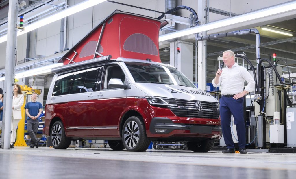 20 Jahre nach dem Start der eigenen Camper-Produktion ist bei Volkswagen Nutzfahrzeuge in Hannover am Dienstag der 200.000ste VW California vom Band gerollt.