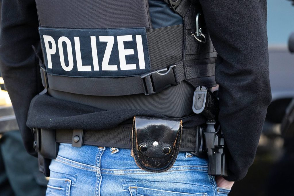 In Wolfsburg ist ein Mann ausgerastet – er soll mindestens sieben Menschen verletzt haben, darunter auch drei Polizisten.