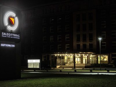 Auf dem Gelände der Salzgitter AG ist ein Mann ums Leben gekommen. Die Umstände bleiben noch unklar.