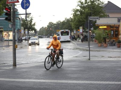 Das Wetter in Niedersachsen soll ziemlich ungemütlich werden. Warum du am Freitag besonders gut aufpassen solltest, liest du hier!