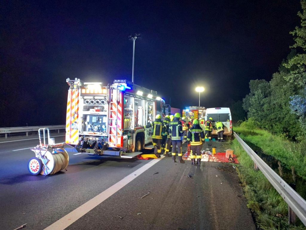 Im Einsatz war die Feuerwehr Hämelerwald mit vier Fahrzeugen und ca. 20 Einsatzkräften, sowie die Polizei und der Rettungsdienst inklusive Notarzt.