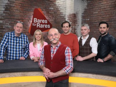 "Bares für Rares"-Moderator Horst Lichter mit den Händlern.