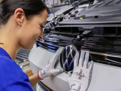 Nach der umfassenden IT-Panne bei VW hat der Autohersteller Entwarnung gegeben.