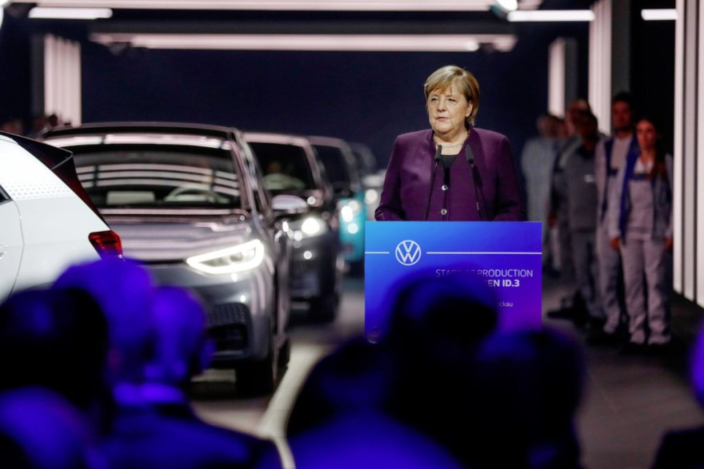 Auch die damalige Kanzlerin Angela Merkel (CDU) feierte 2019 bei VW in Zwickau den ID.3-Produktionsstart.