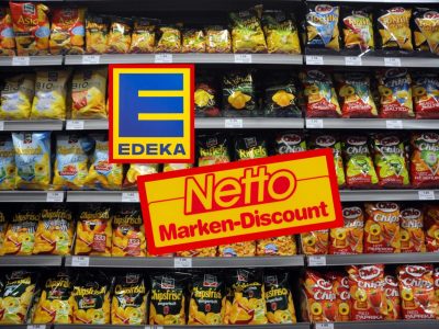 Edeka- und Netto-Logo vor Chipsregal