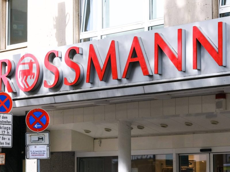 Rossmann & Co.: Schwere Vorwürfe – Drogerie-Kette droht mächtig Ärger