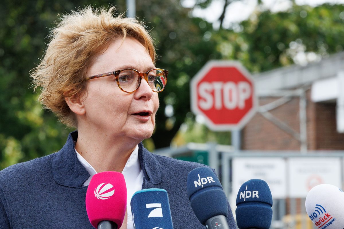 Niedersachsens Innenministerin Daniela Behrens rechnet für das nächste halbe Jahr mit vielen Tausenden Geflüchteten, die neu nach Niedersachsen kommen.