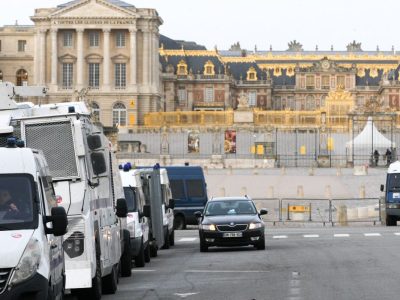 Das Schloss Versailles musste erneut geräumt werden, nachdem es eine Bombendrohung gab.