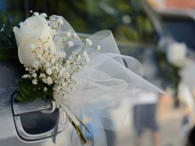 Blumen am Auto